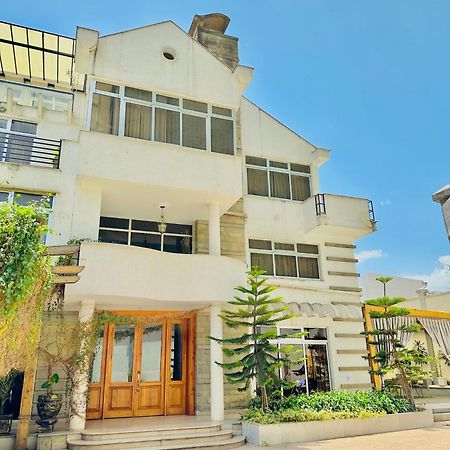 Social House Bed & Breakfast Адис Абеба Екстериор снимка