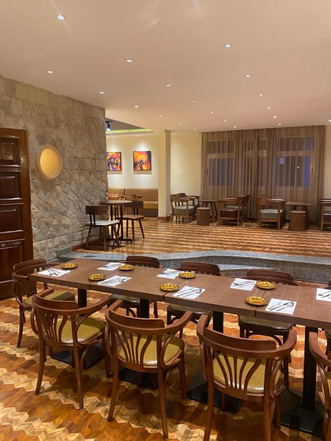 Social House Bed & Breakfast Адис Абеба Екстериор снимка