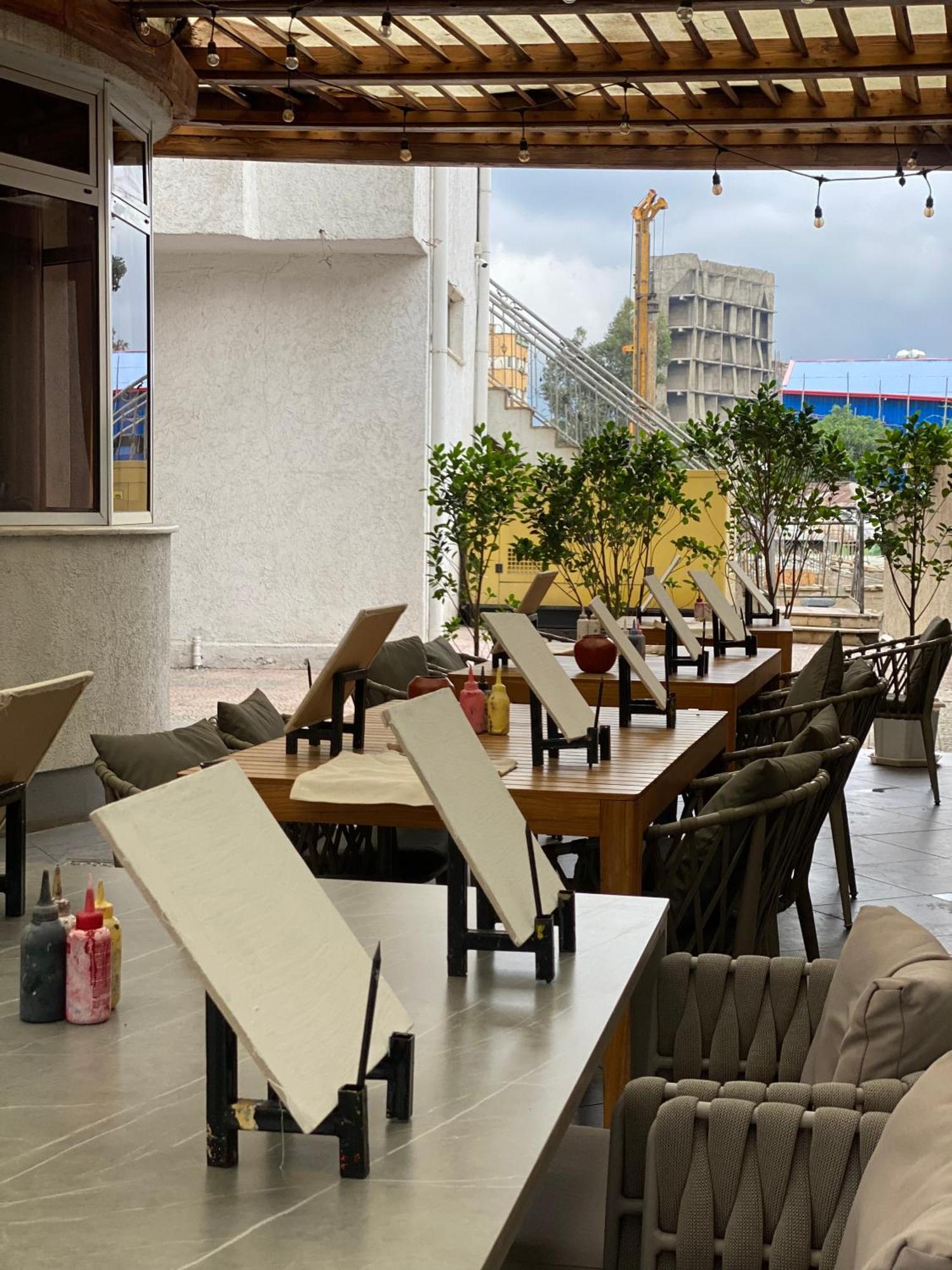 Social House Bed & Breakfast Адис Абеба Екстериор снимка