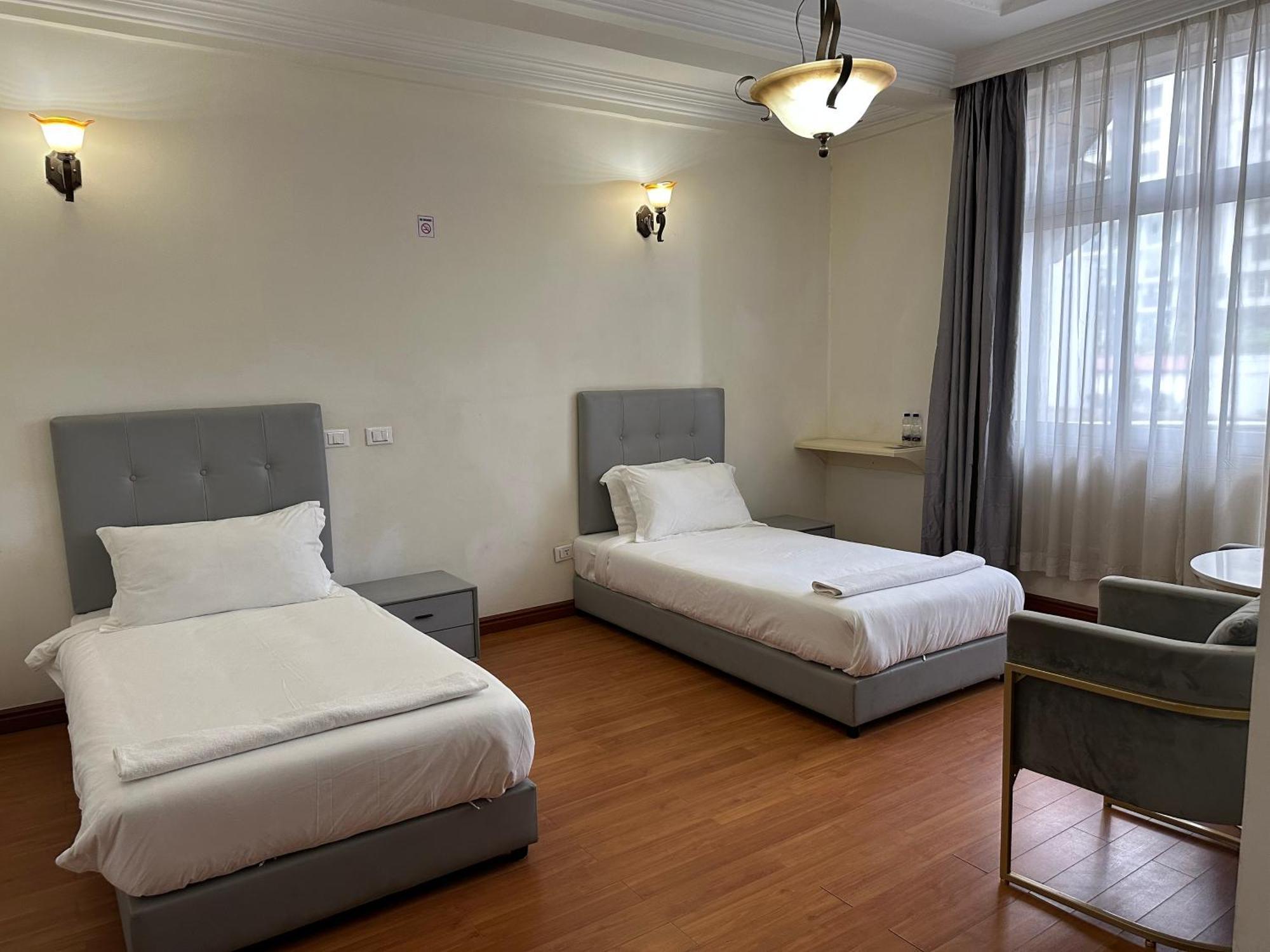 Social House Bed & Breakfast Адис Абеба Екстериор снимка