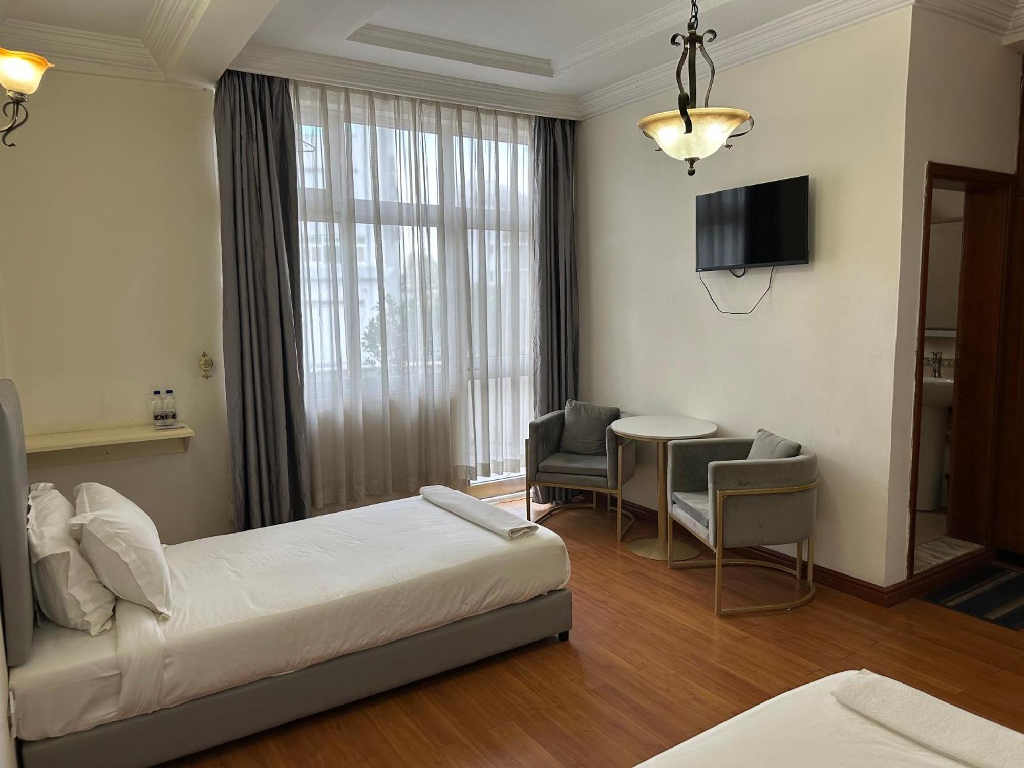 Social House Bed & Breakfast Адис Абеба Екстериор снимка