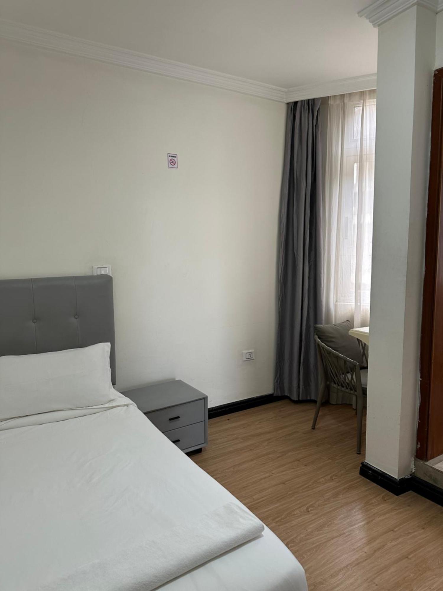 Social House Bed & Breakfast Адис Абеба Екстериор снимка