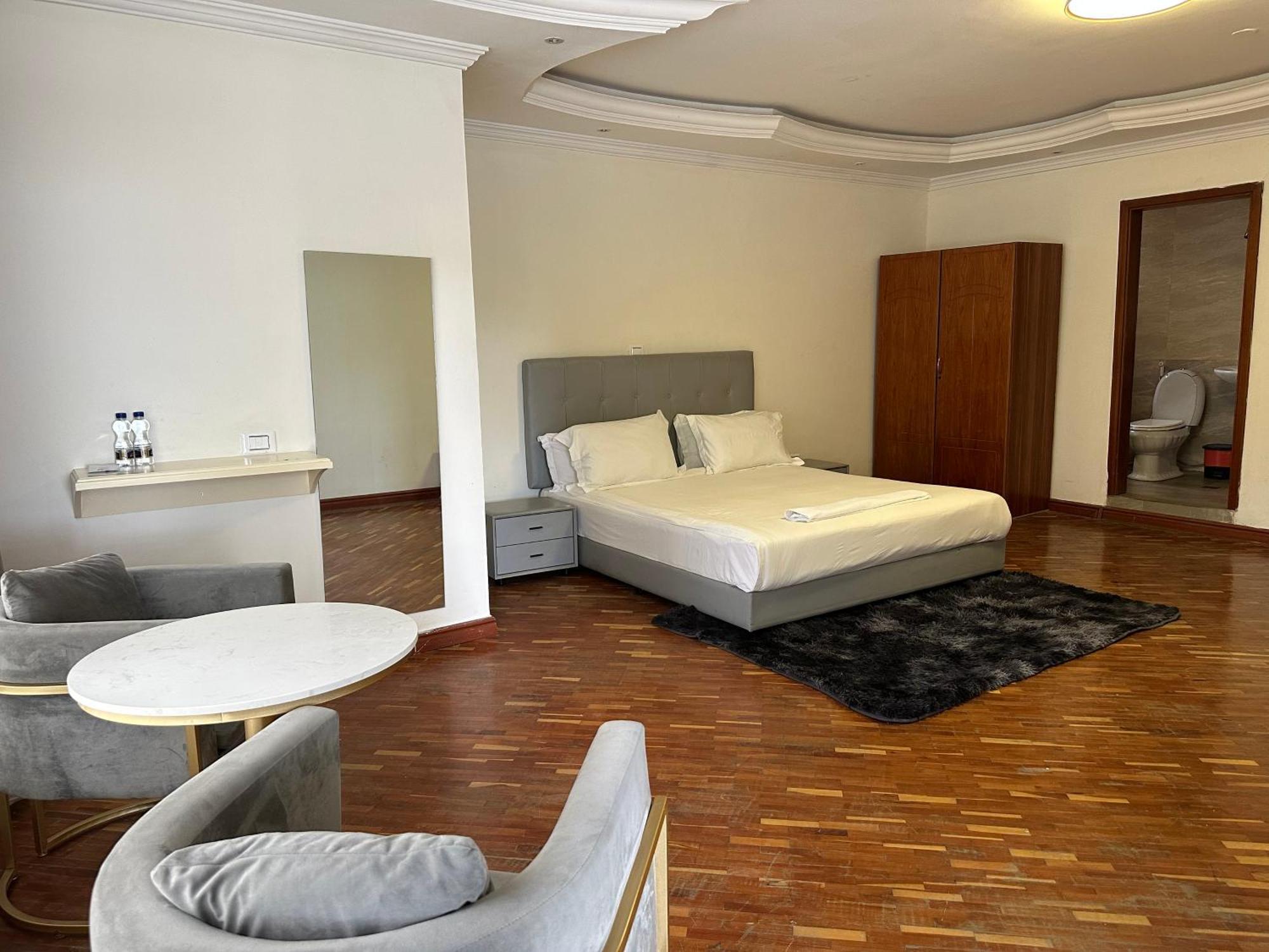 Social House Bed & Breakfast Адис Абеба Екстериор снимка